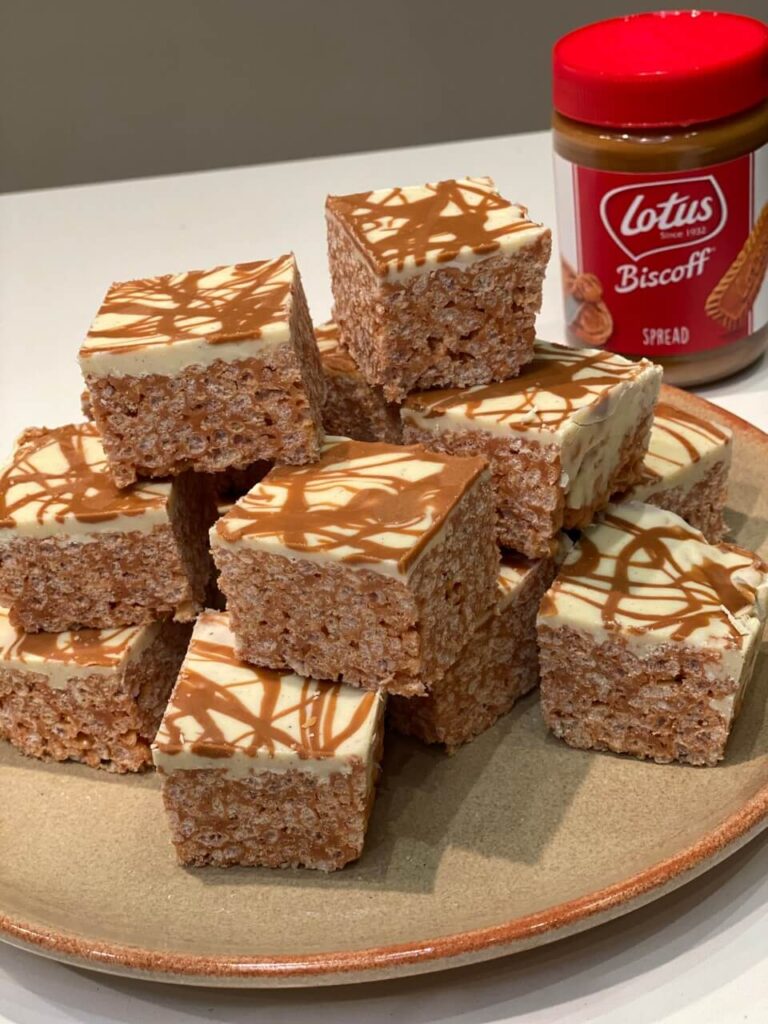 biscoff krispie cakes