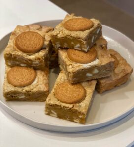 golden oreo blondies