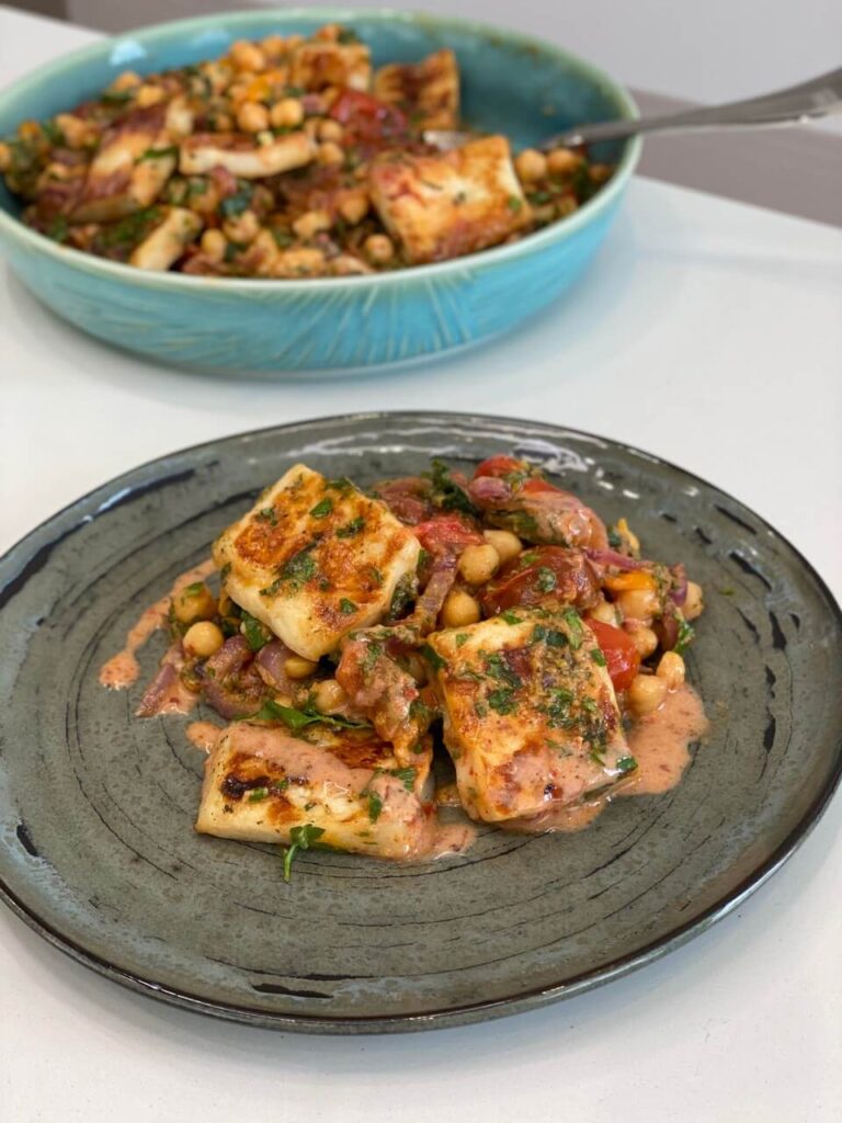 chickpea and halloumi salad