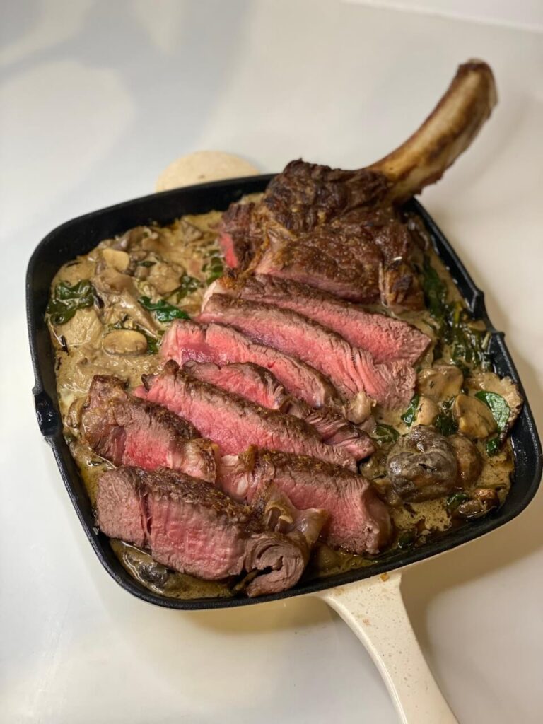 steak with creamy mushrooms