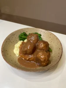 Pork meatballs in gravy