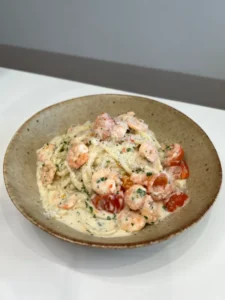 creamy garlic and prawn pasta