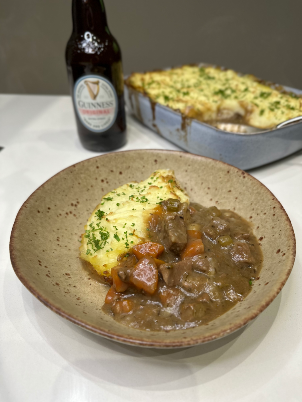 https://chefjonwatts.com/wp-content/uploads/2023/09/mash-topped-beef-guinness-pie.webp