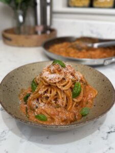 creamy bacon and tomato pasta