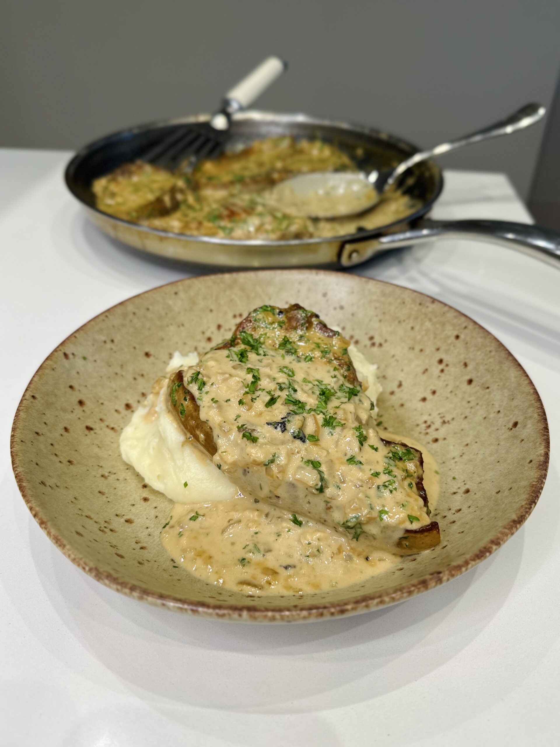 creamy garlic pork chops